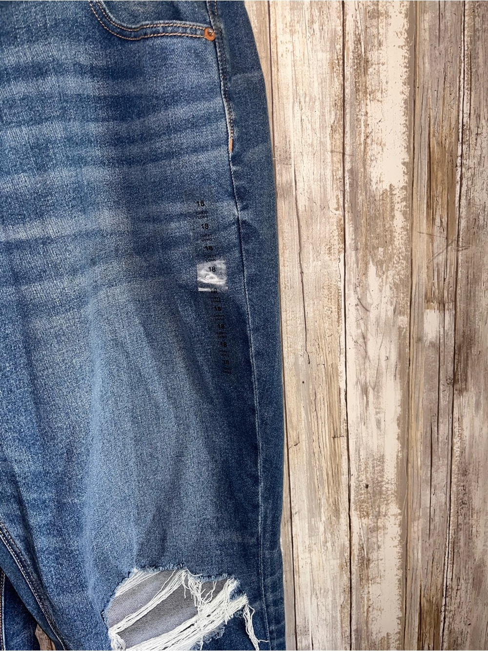 American Eagle Curvy Mom Jeans Size 18 High Rise Distressed Stretch NWT - Picture 5 of 7